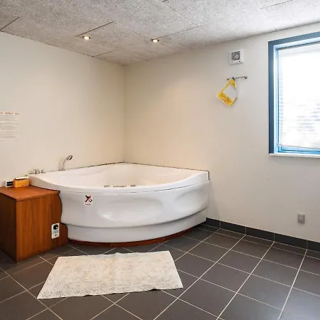 Three-bedroom Holiday In Esbjerg V 2 *
