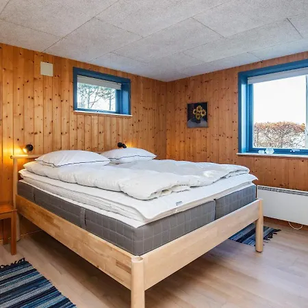 Three-bedroom Holiday In Esbjerg V 2 *